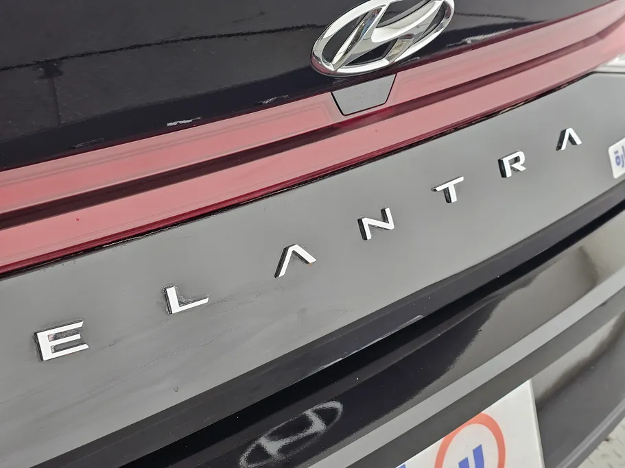 2023 Hyundai Elantra Smart 