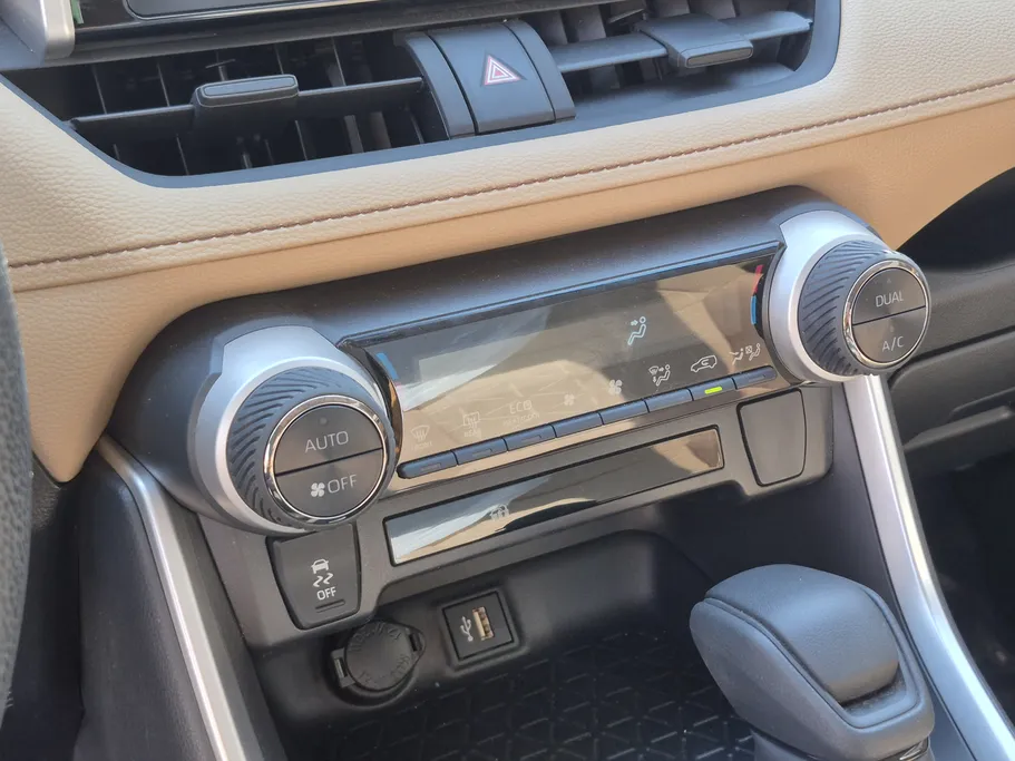 تويوتا راف فور XLE HEV 2024 