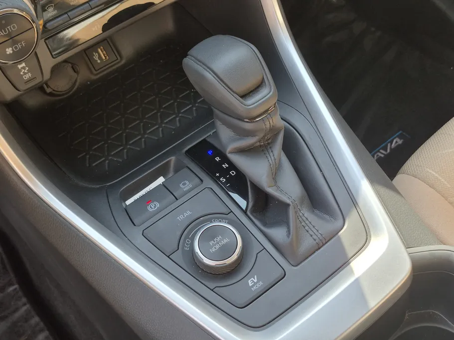 تويوتا راف فور XLE HEV 2024 