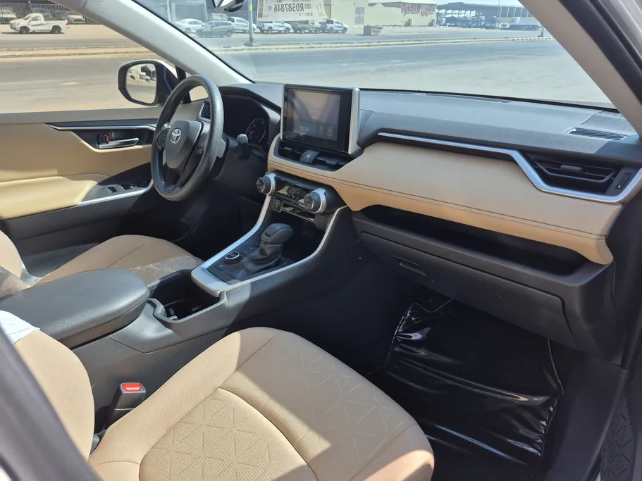 تويوتا راف فور XLE HEV 2024 