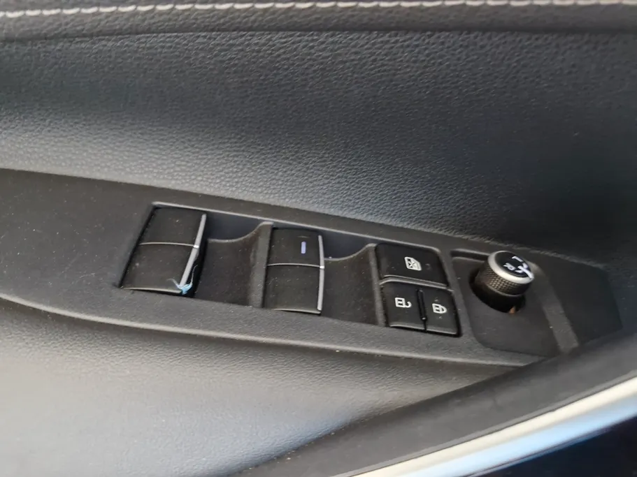 تويوتا كورولا GLI HEV Moonroof 2024 