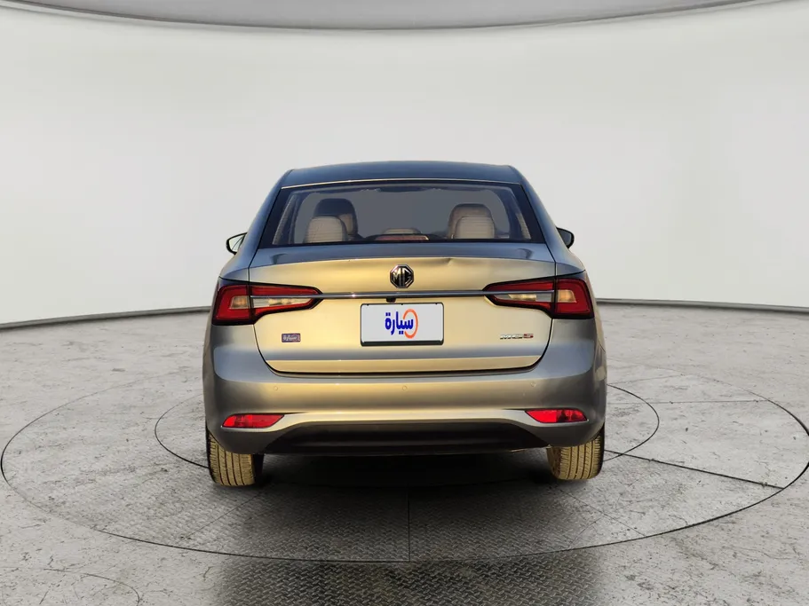 ام جي 5 LUX 2023 