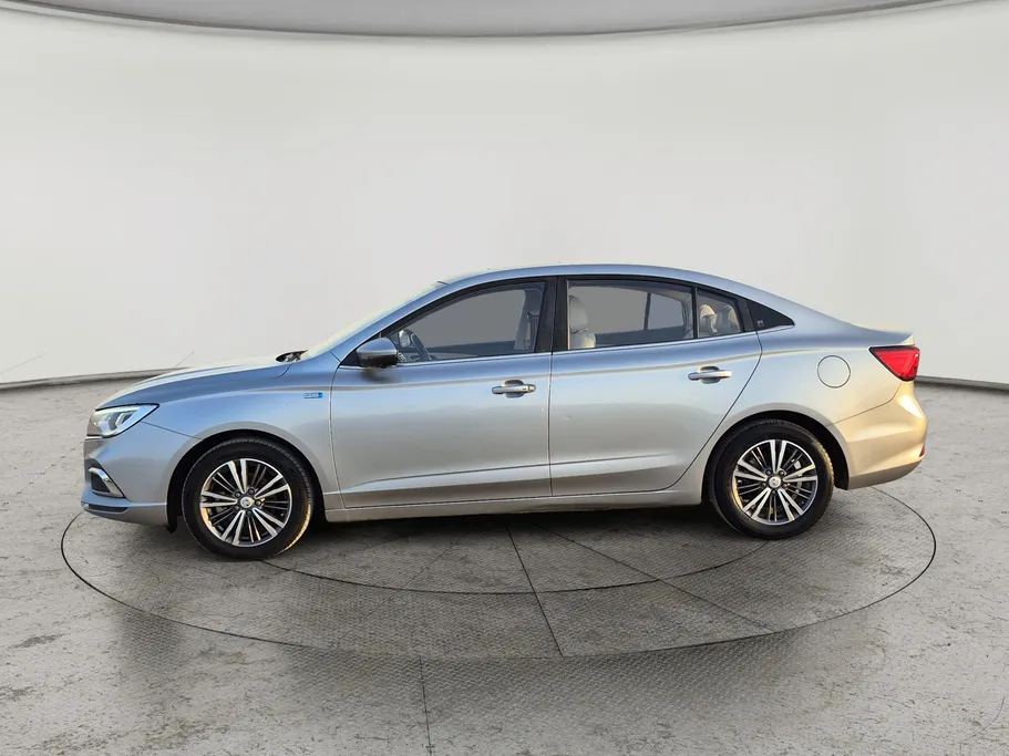 ام جي 5 LUX 2023 