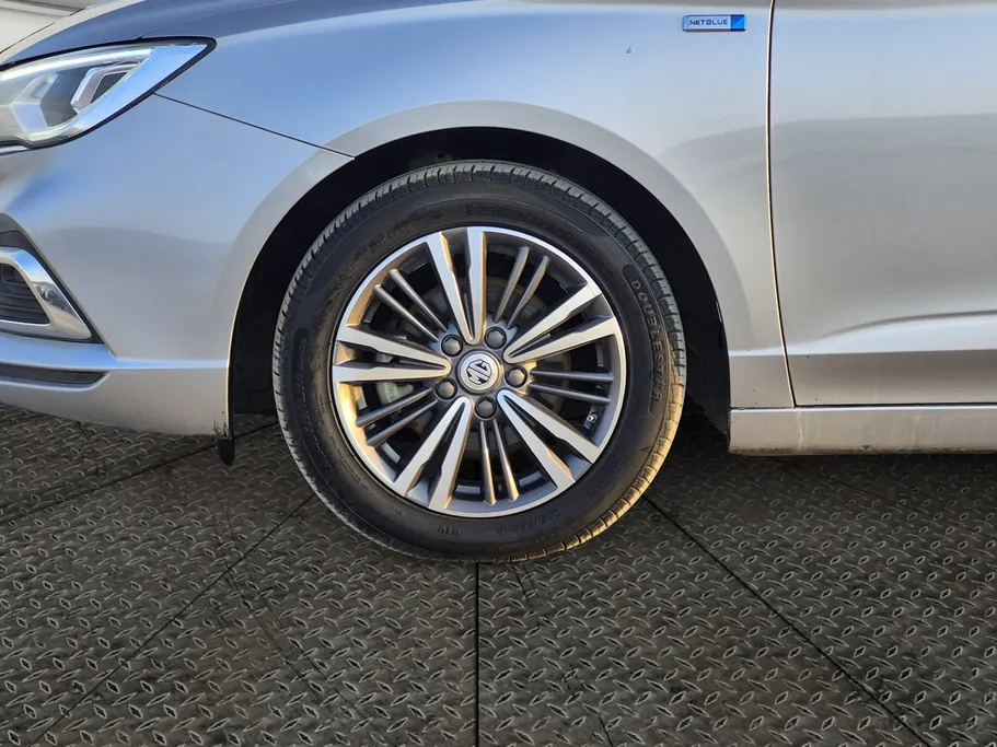 ام جي 5 LUX 2023 