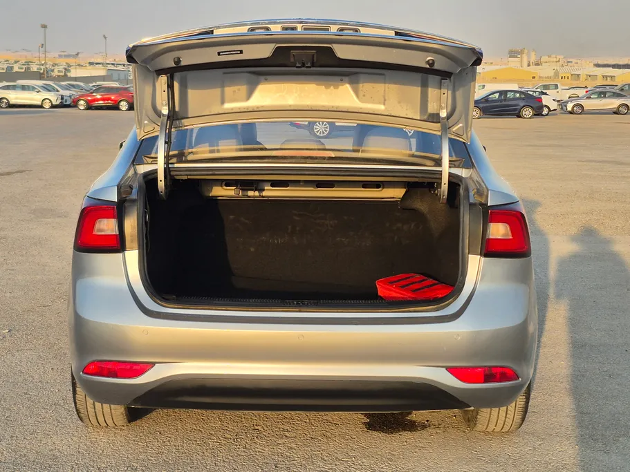 ام جي 5 LUX 2023 