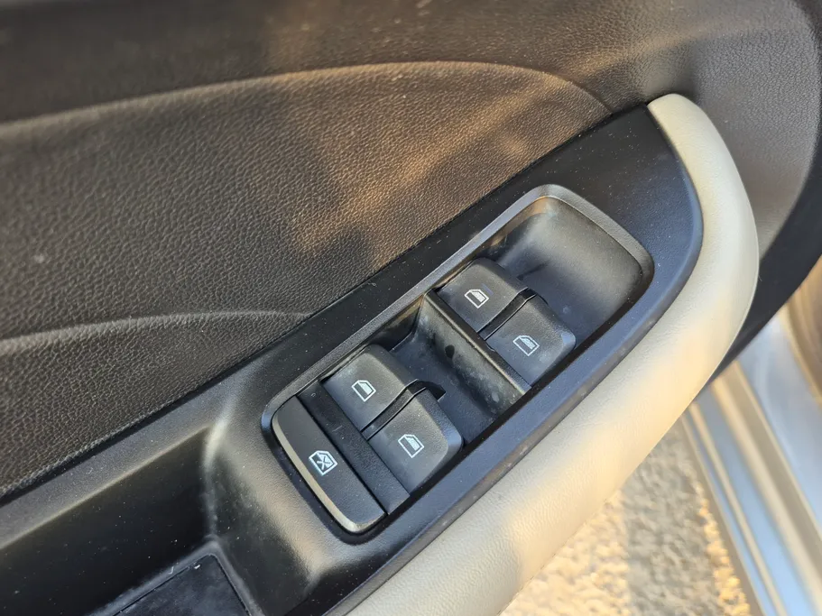 ام جي 5 LUX 2023 