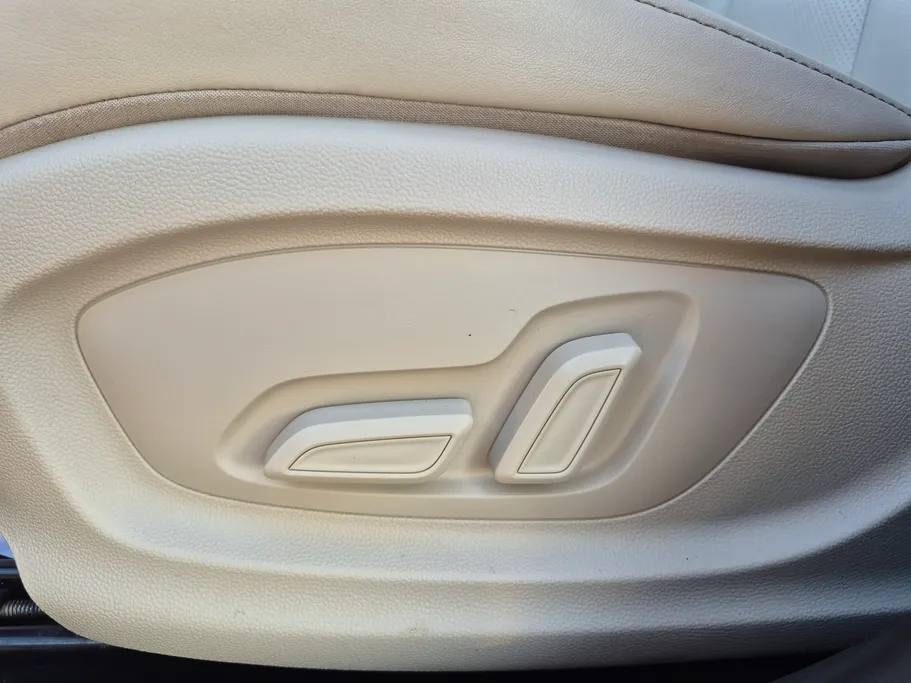 ام جي 5 LUX 2023 