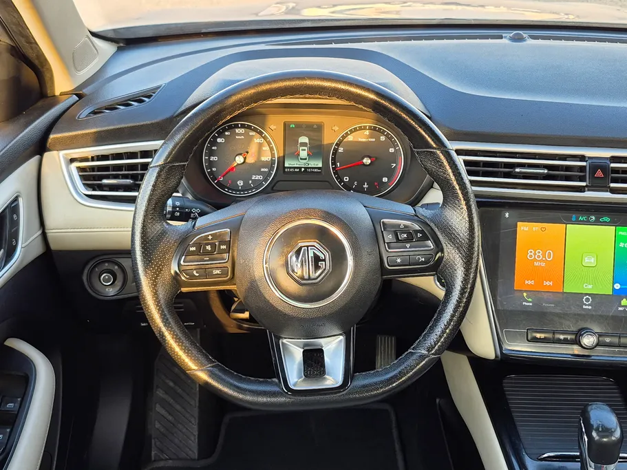 ام جي 5 LUX 2023 