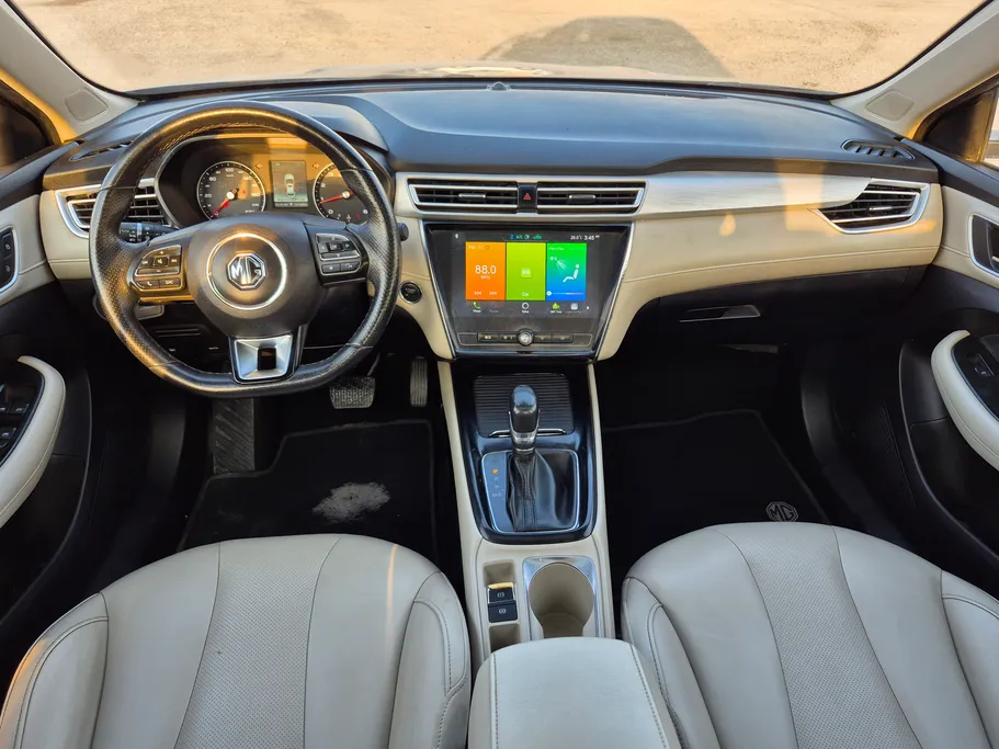 ام جي 5 LUX 2023 