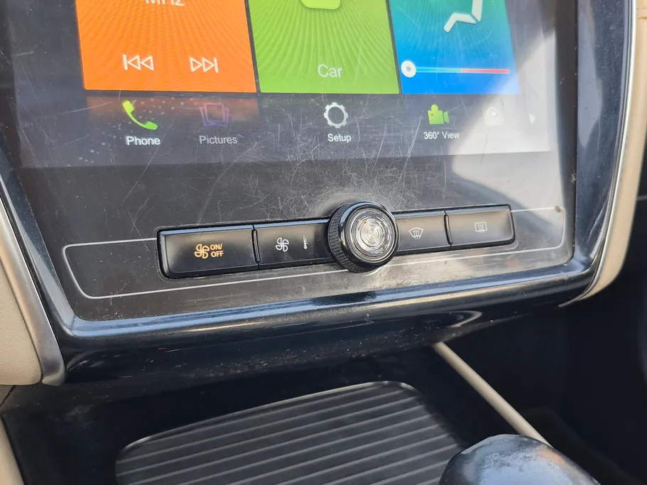 ام جي 5 LUX 2023 