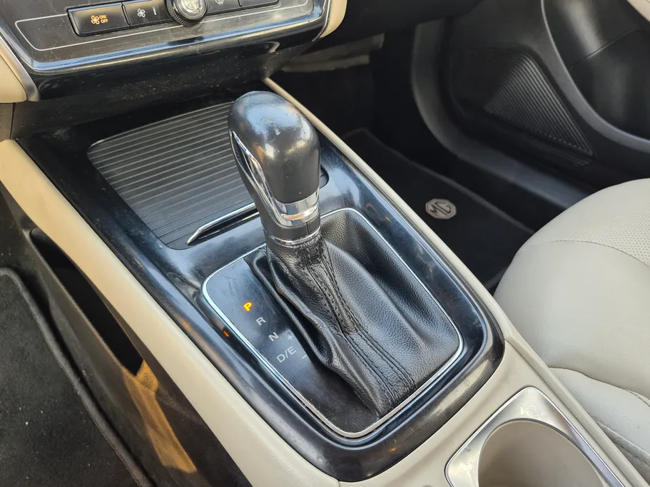 ام جي 5 LUX 2023 