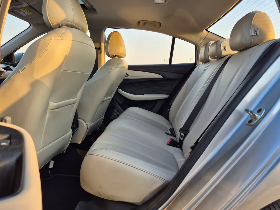 ام جي 5 LUX 2023 