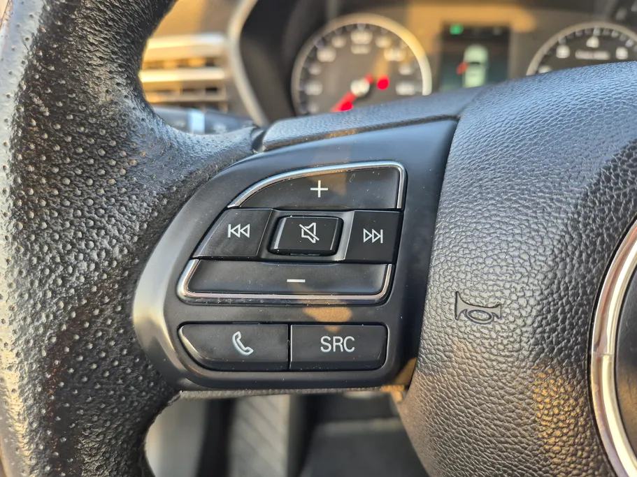 ام جي 5 LUX 2023 