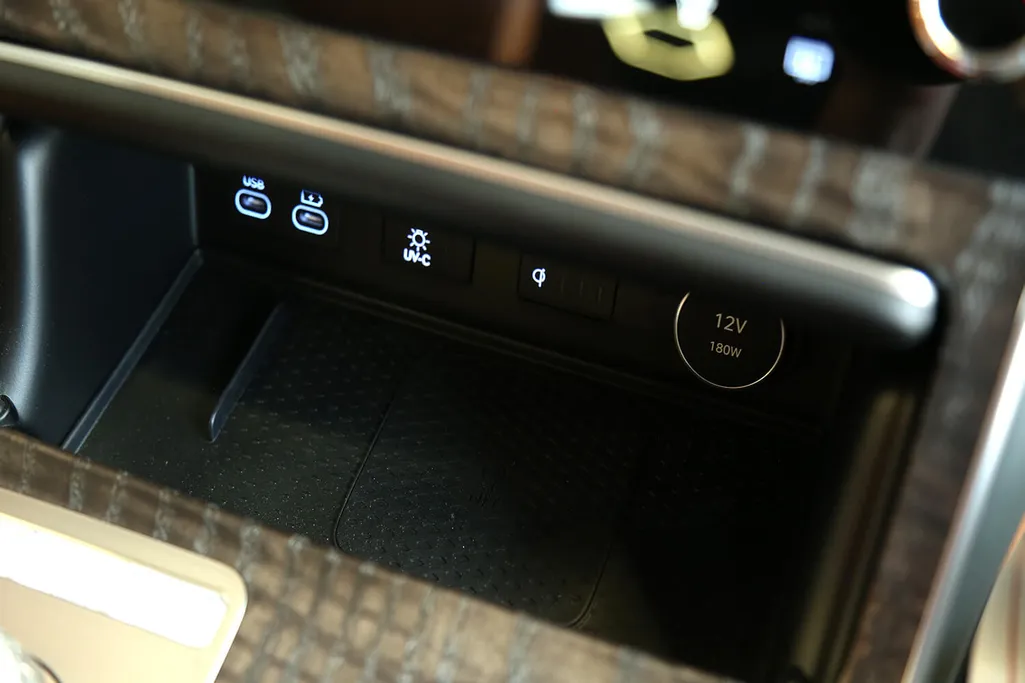 2026 Genesis GV80 Royal 