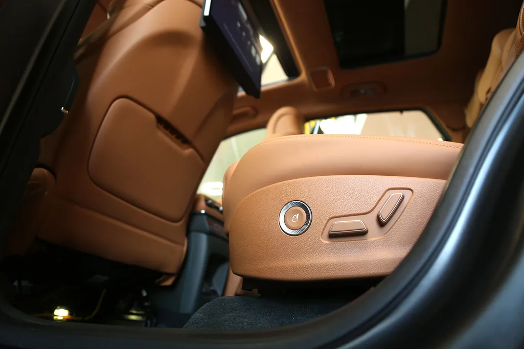 2026 Genesis GV80 Royal 