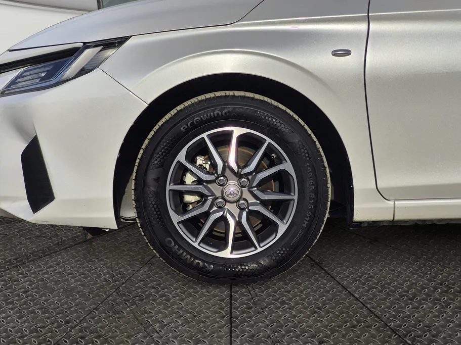 تويوتا يارس Y 2024 