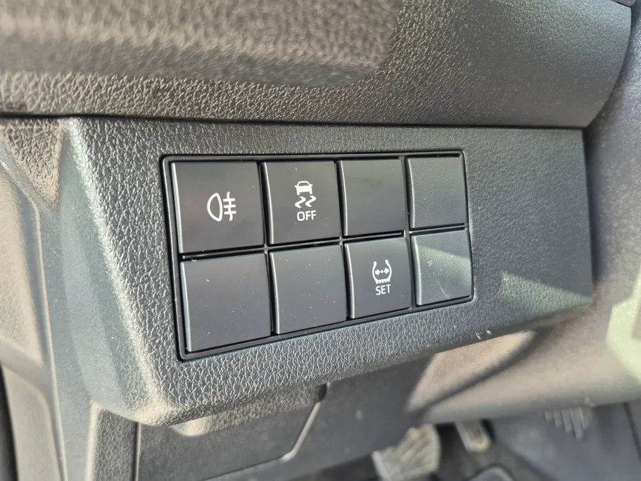 تويوتا يارس Y 2024 