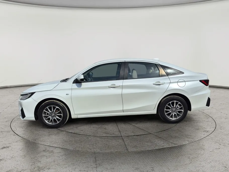 2023 Toyota Yaris  Y 