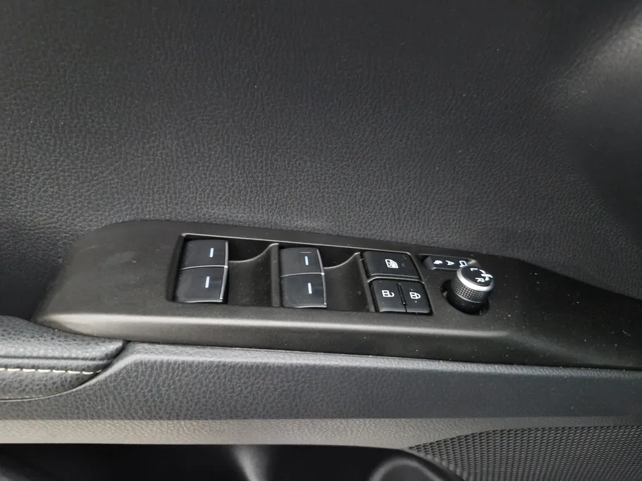 تويوتا كامري LE HEV 2025 