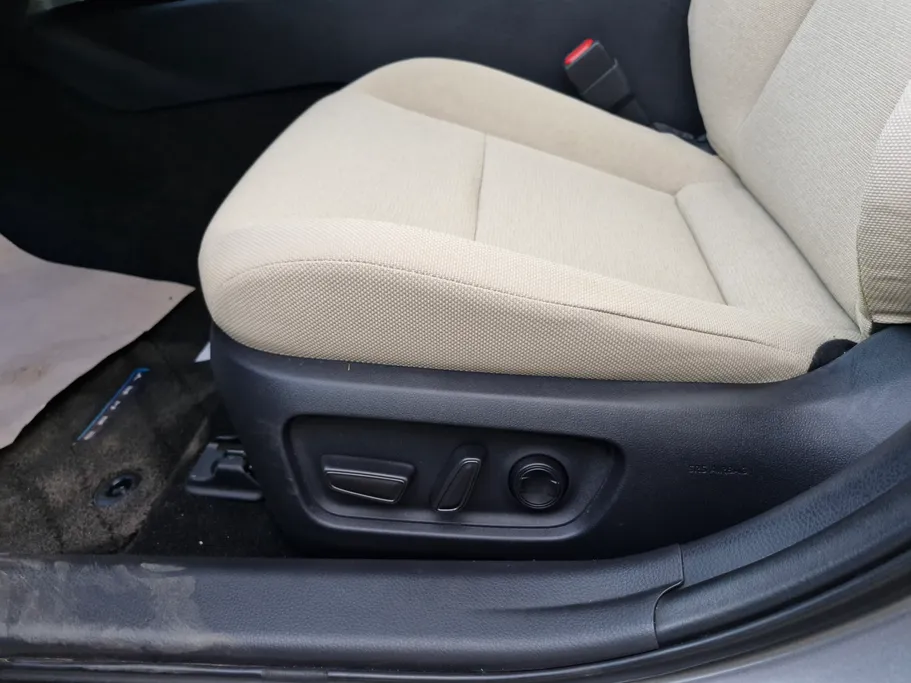 تويوتا كامري LE HEV 2025 