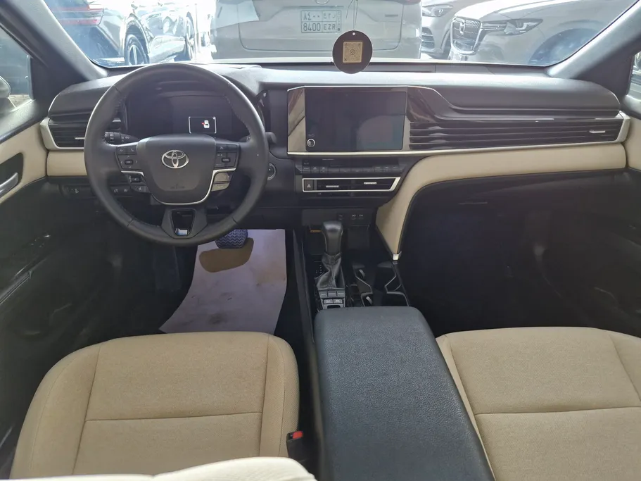 تويوتا كامري LE HEV 2025 