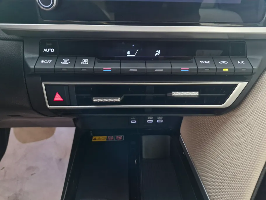 تويوتا كامري LE HEV 2025 