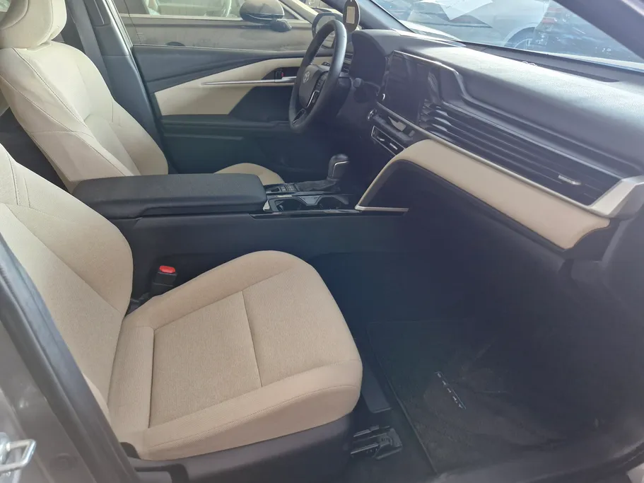 تويوتا كامري LE HEV 2025 