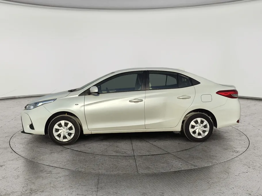 2021 Toyota Yaris  Y 