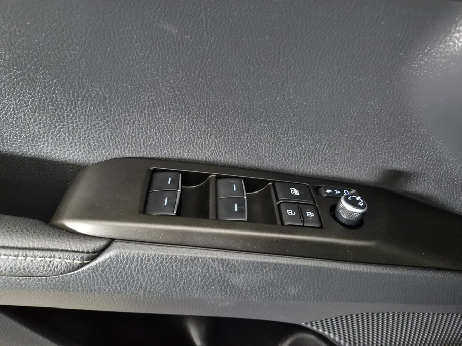 تويوتا كامري LE HEV 2025 