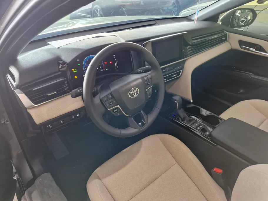 تويوتا كامري LE HEV 2025 