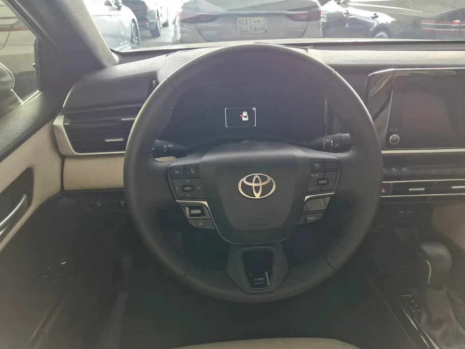 تويوتا كامري LE HEV 2025 