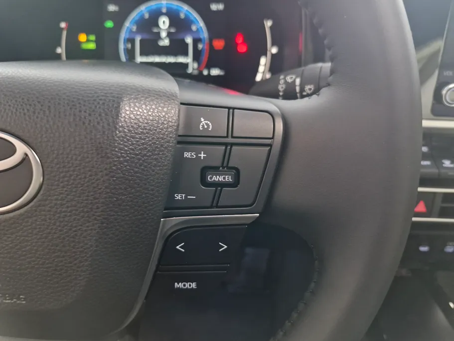 تويوتا كامري LE HEV 2025 