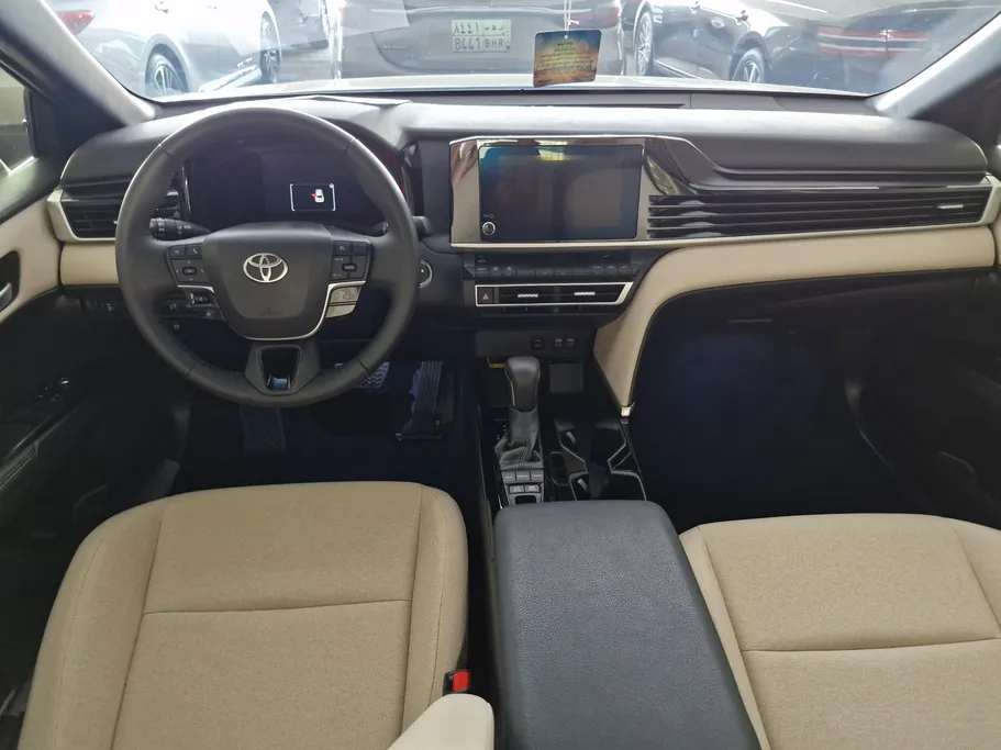 تويوتا كامري LE HEV 2025 