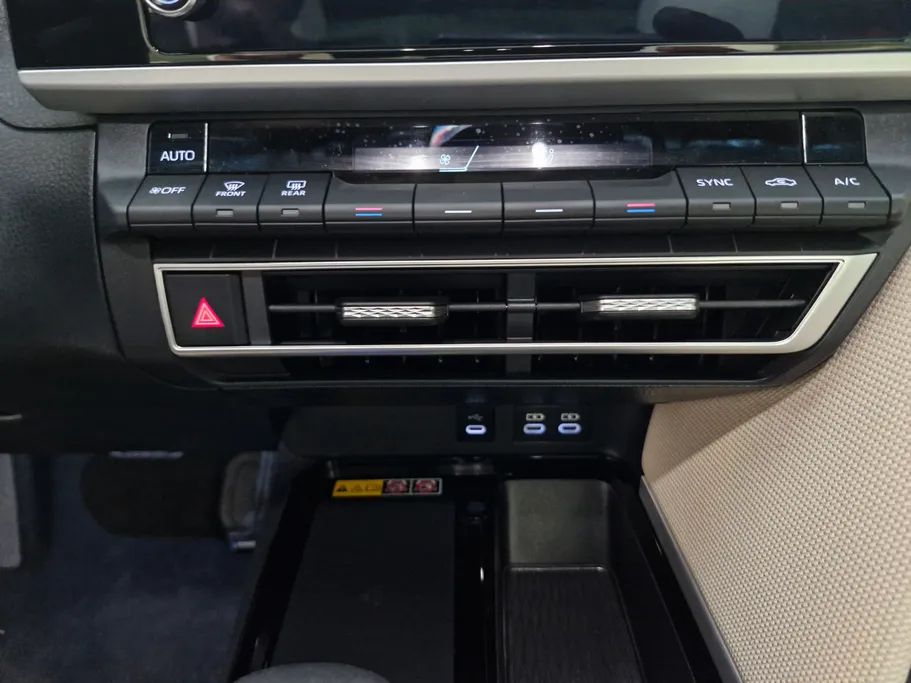 تويوتا كامري LE HEV 2025 