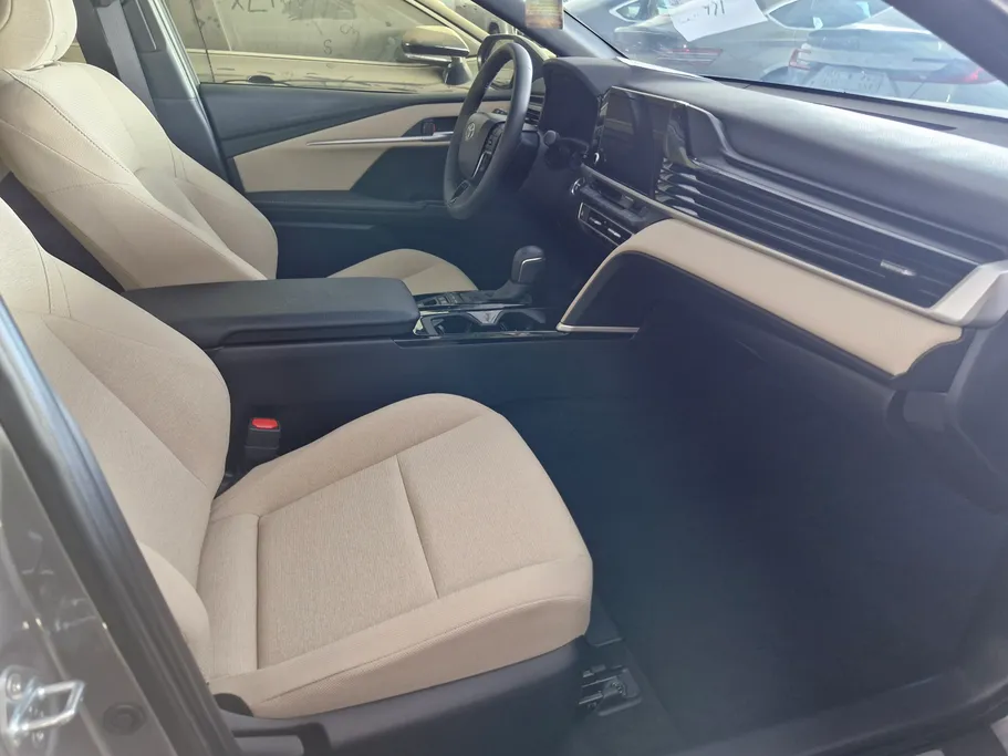 تويوتا كامري LE HEV 2025 