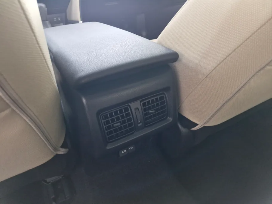 تويوتا كامري LE HEV 2025 