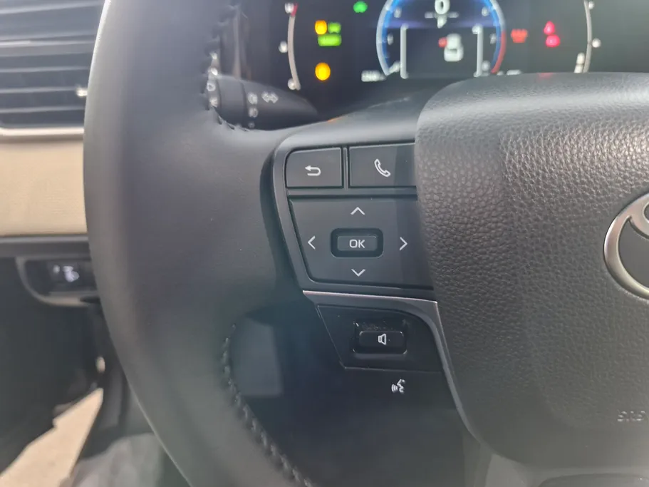 تويوتا كامري LE HEV 2025 