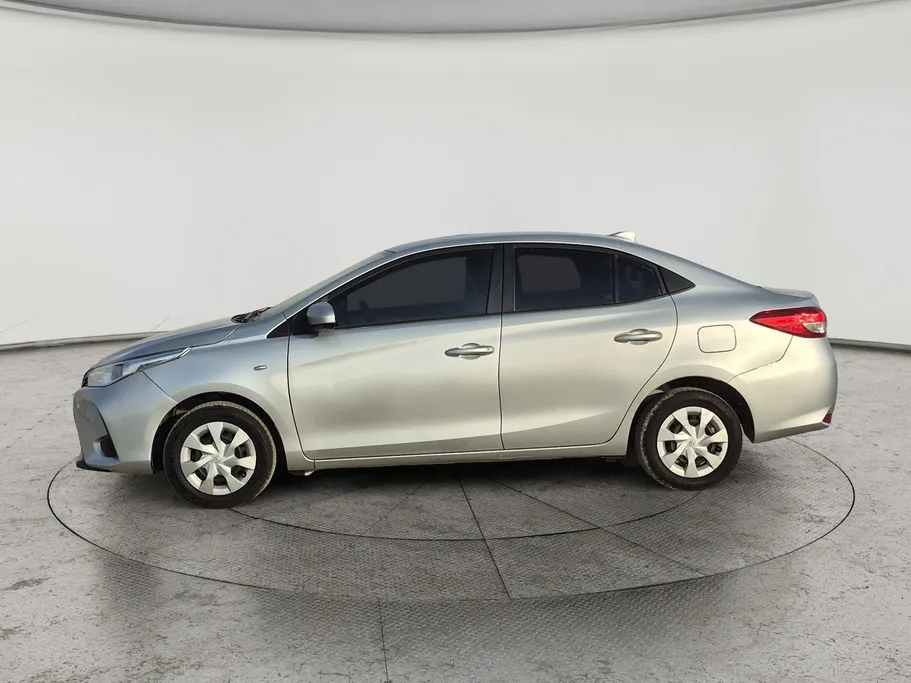 2022 Toyota Yaris  Y 