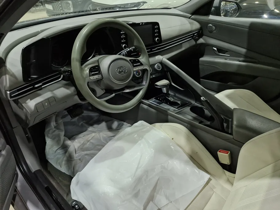 2022 Hyundai Elantra Smart 