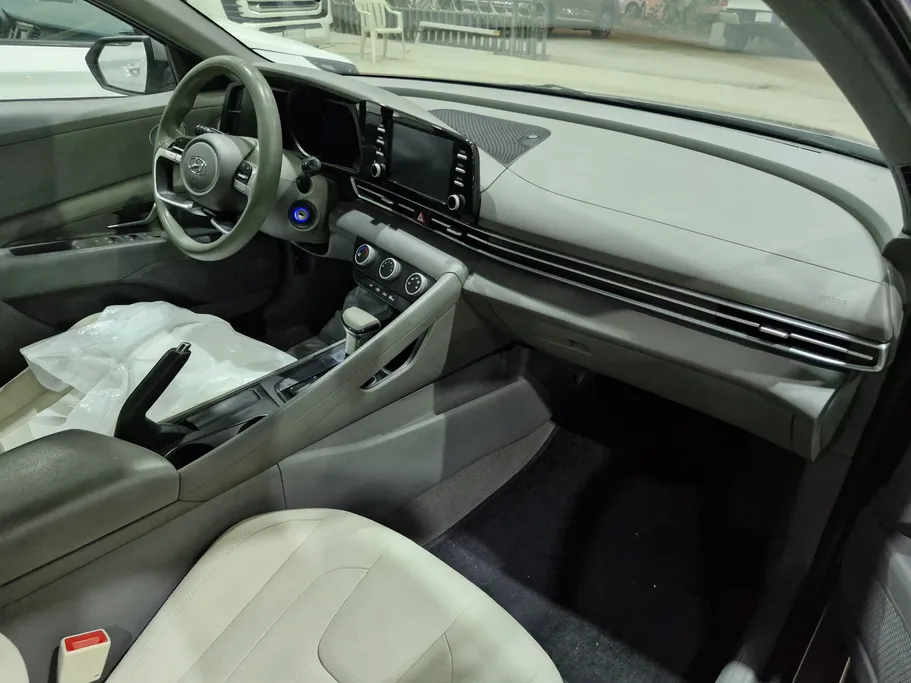 2022 Hyundai Elantra Smart 