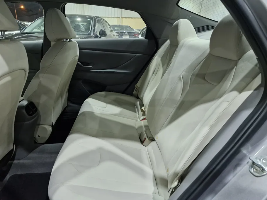 2022 Hyundai Elantra Smart 