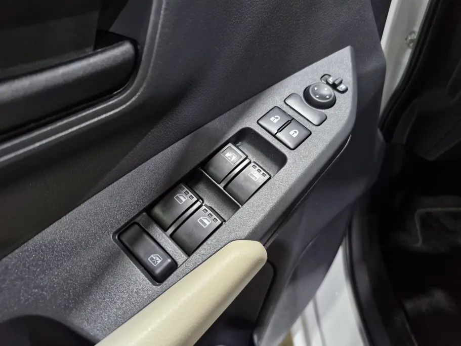 2023 Toyota Yaris  Y 