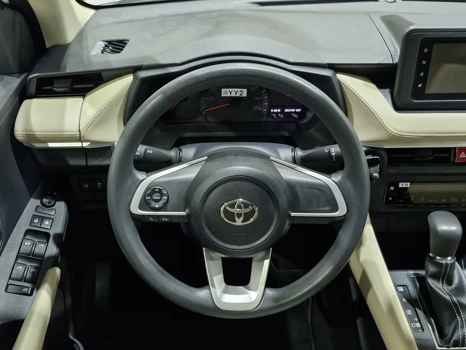 2023 Toyota Yaris  Y 