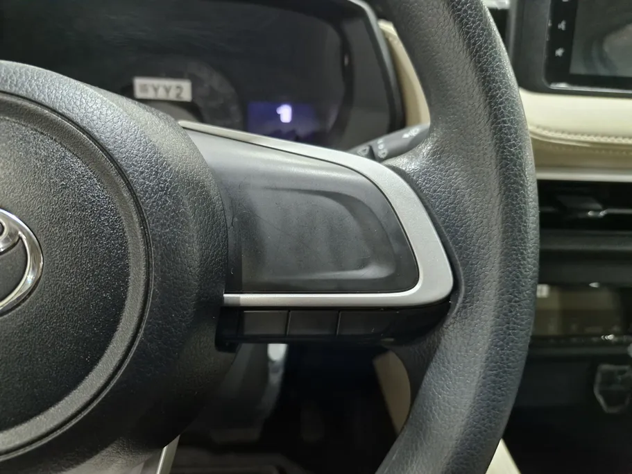 2023 Toyota Yaris  Y 