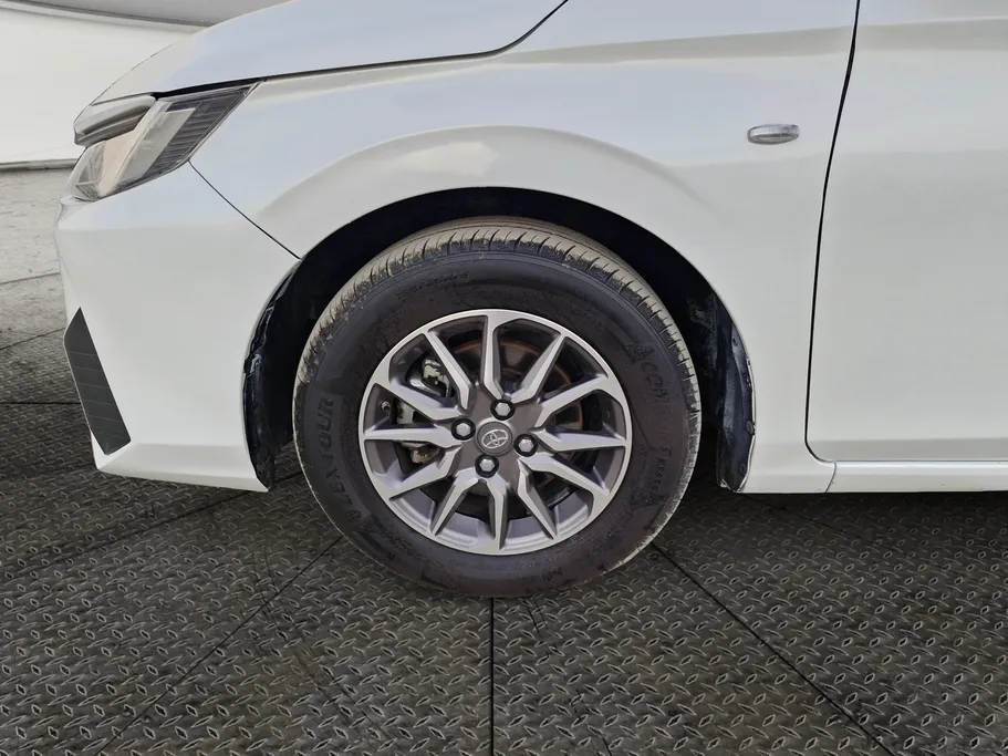 2023 Toyota Yaris  Y 