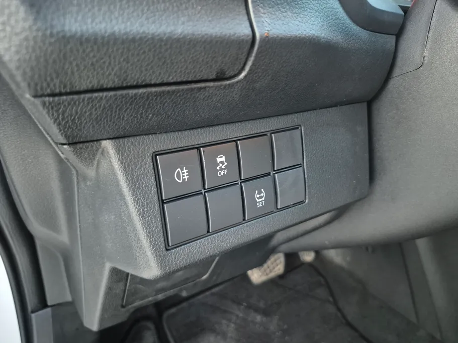 تويوتا يارس Y 2023 