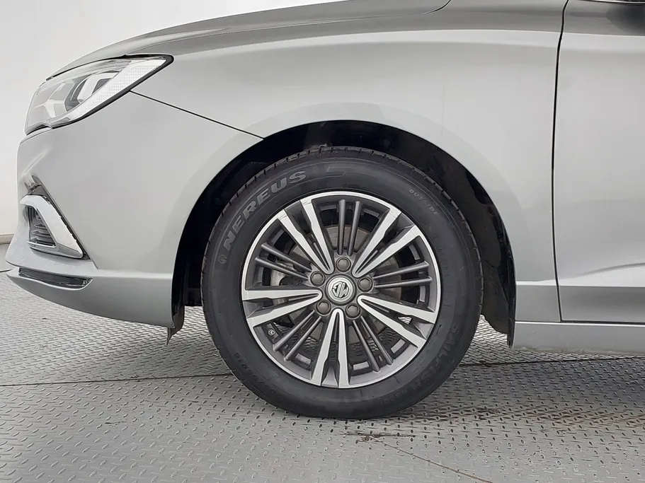 ام جي 5 LUX 2023 