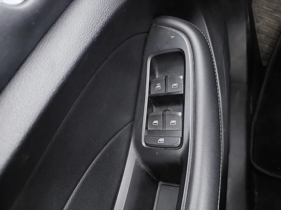 ام جي 5 LUX 2023 