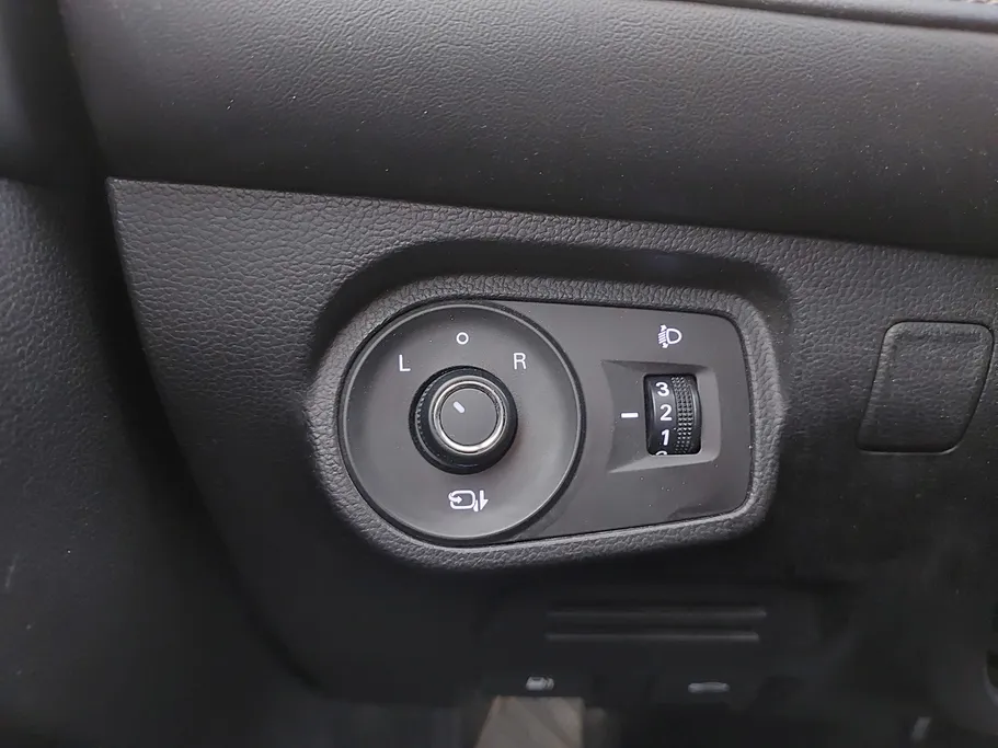 ام جي 5 LUX 2023 