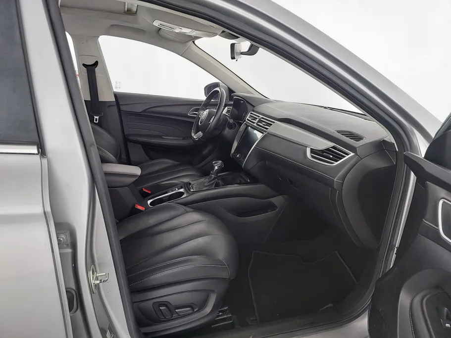 ام جي 5 LUX 2023 